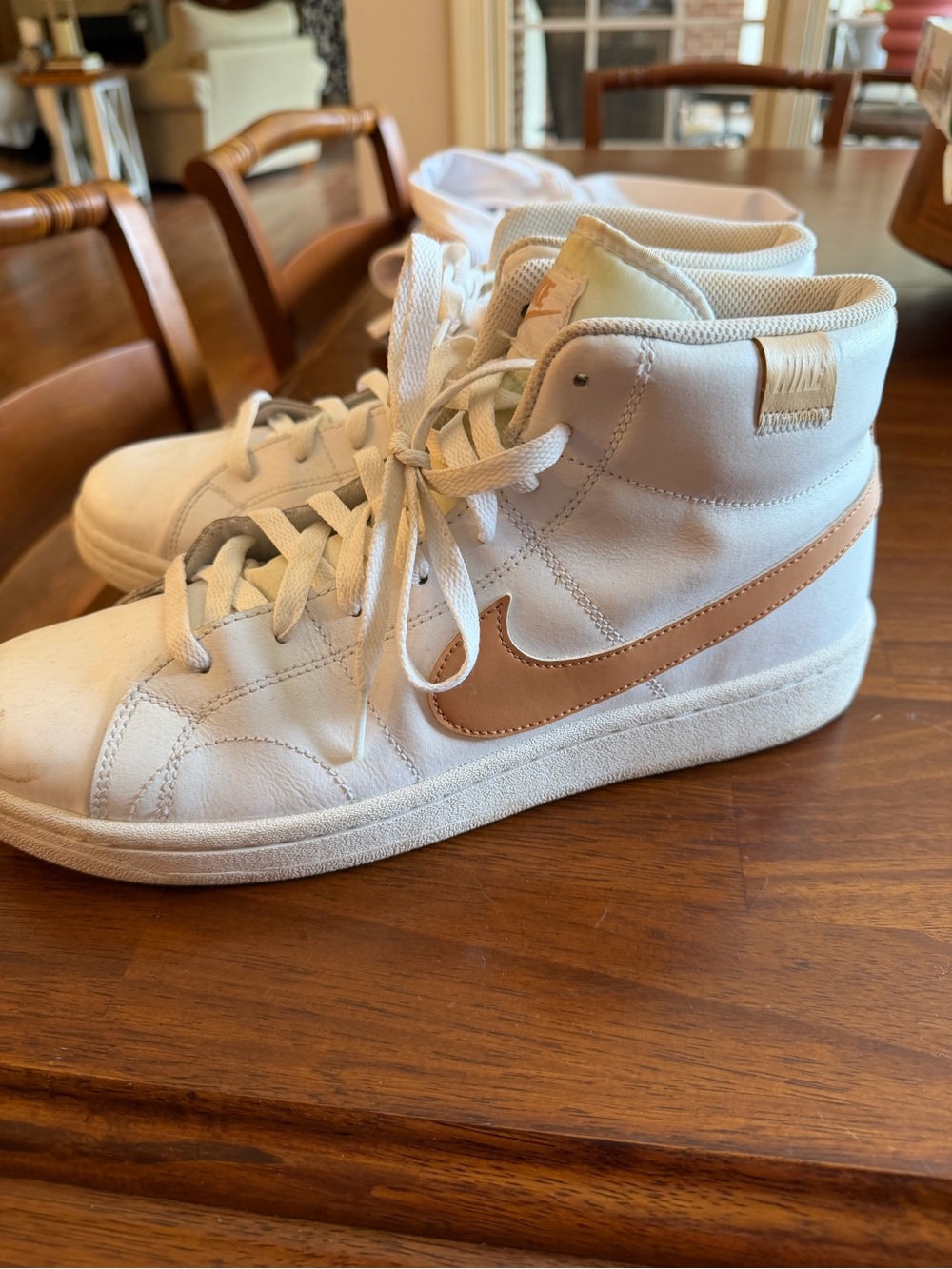 Women’s Nike sneakers